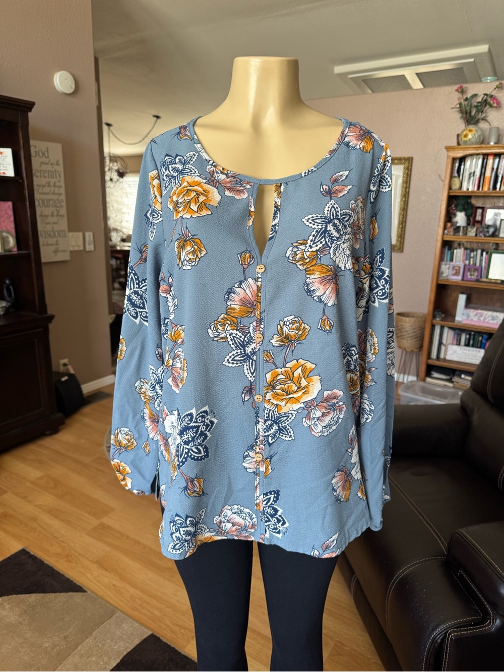 Daytrip blue floral long sleeve relaxed fit keyhole blouse-size L